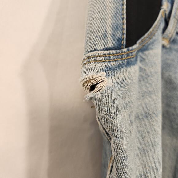 INGRID & ISABEL ISABEL Maternity Lt Wash Denim Distressed Shorts Boho Womens 2 - Picture 9 of 10